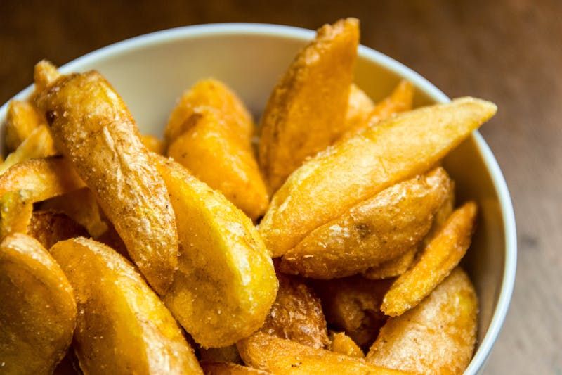 Seasoned potato wedges with dipping sauce